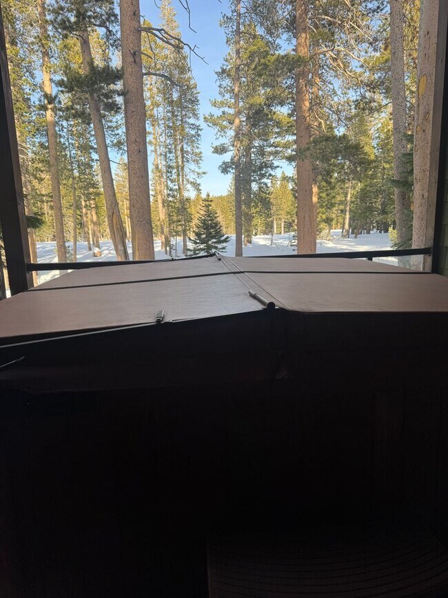 Building Photo - Luxury Fully Furnished 4BD/4BA Mountain Retreat with Hot Tub & Garage – Woodwinds #34, Mammoth Lakes