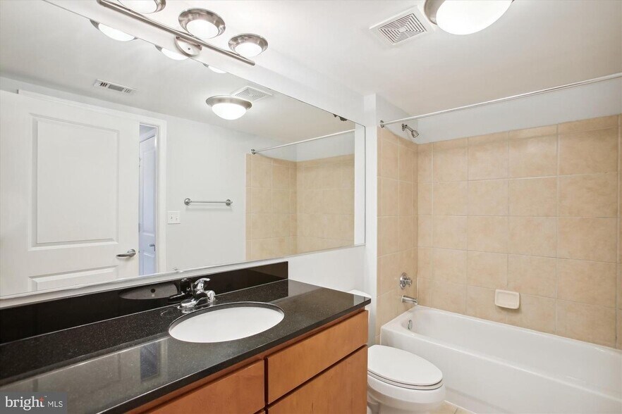 Building Photo - 915 E St NW