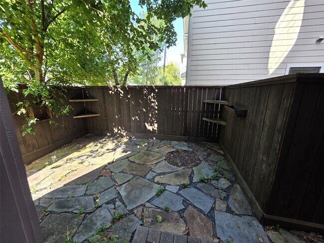 Building Photo - 4315 Schuler St