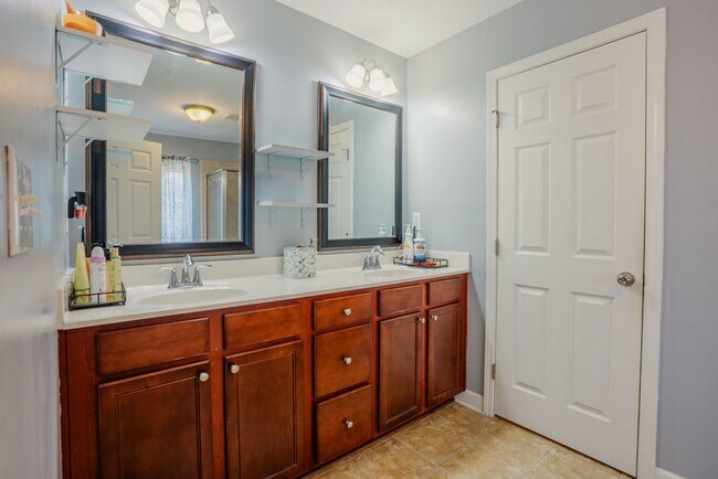 Building Photo - 4 Bedroom Home in the Village at Rolesville