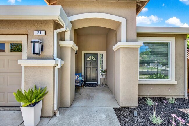 Building Photo - 25 Sea Breeze Ct