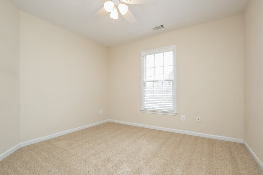 Building Photo - 3075 Woodbridge Ln