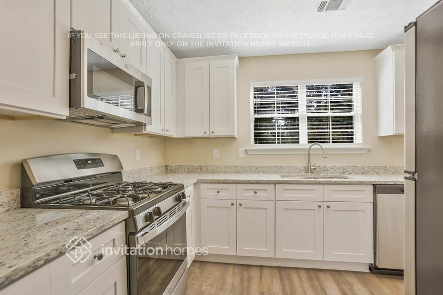 Building Photo - 1370 Pinebreeze Ct