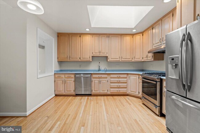 Building Photo - 7504 Radnor Rd