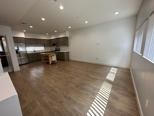 Building Photo - 412 N Ardmore Ave