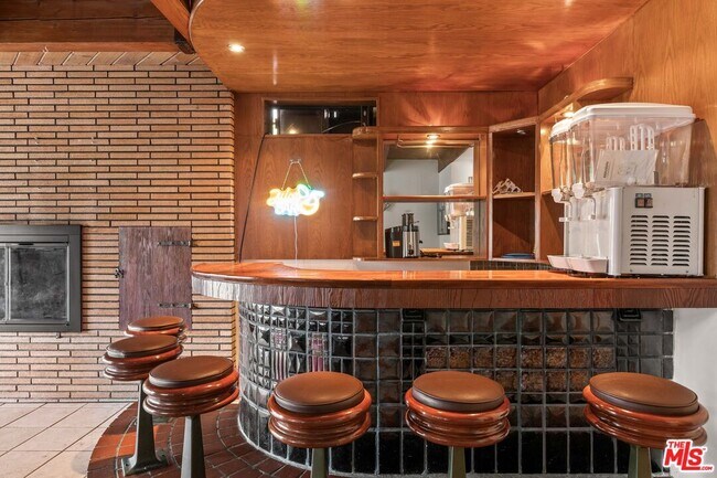 Building Photo - 3200 Oakley Dr