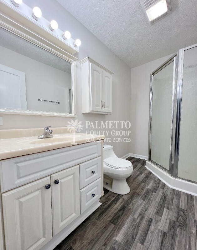 Building Photo - 1407 Oak St