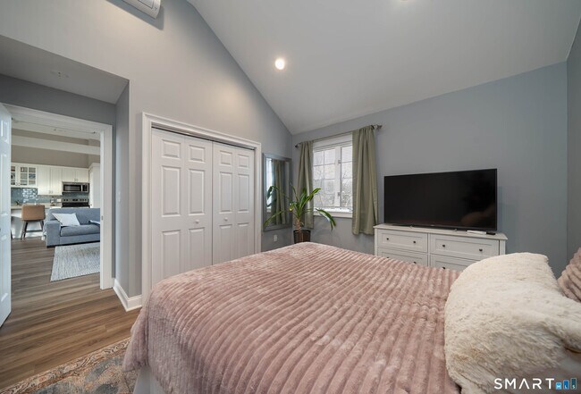 Building Photo - 50 York St