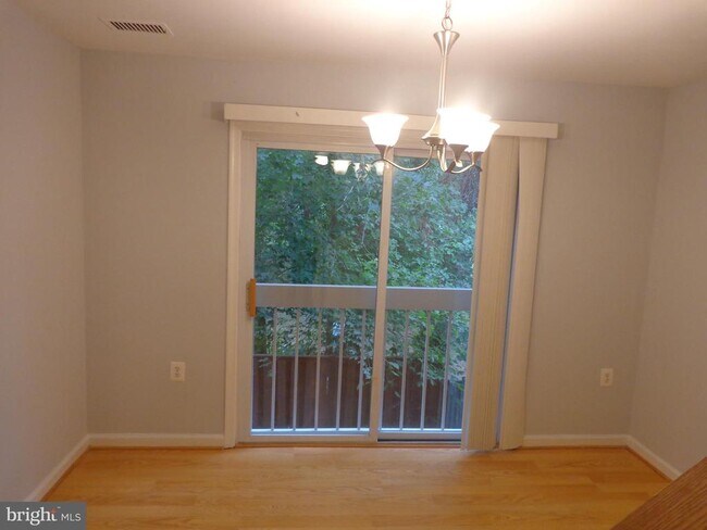 Building Photo - 5565 Peppercorn Dr