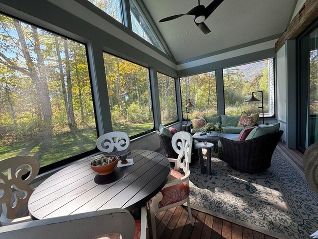Building Photo - 57 Taconic Rd