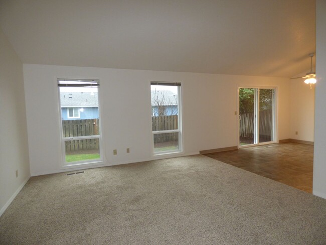 Building Photo - 3 bed Home in Keizer!