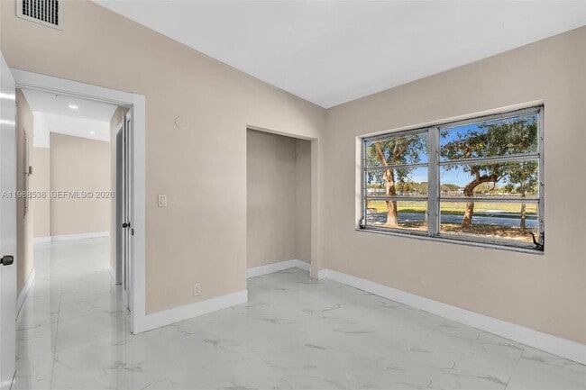 Building Photo - 1600 SW 9th St