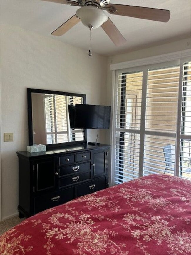 Building Photo - Two bedroom condo