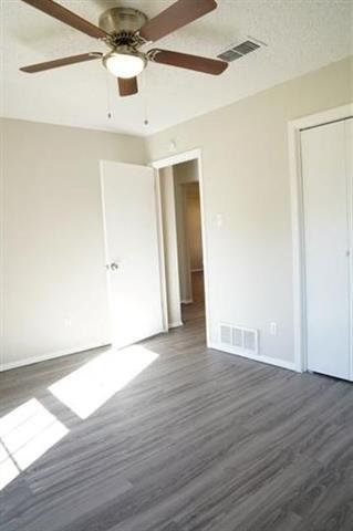 Building Photo - 6537 Meadowview Ln