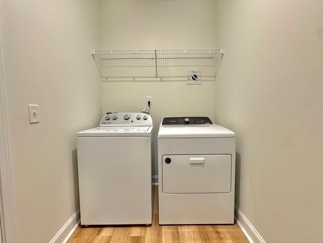 Building Photo - AVAILABLE NOVEMBER [PET FRIENDLY]