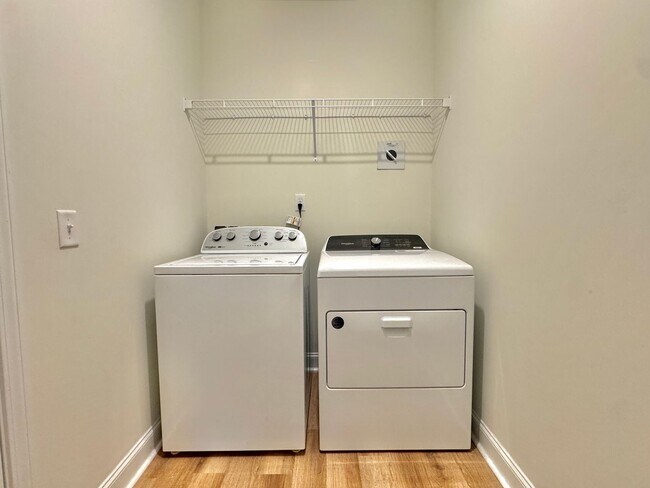 Building Photo - MOVE-IN READY! (Pet Friendly)