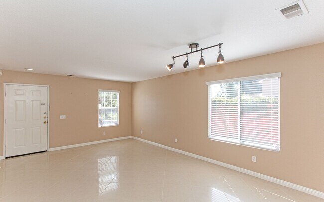 Building Photo - Large 4 Bedroom, 2.5 Bath Home with Large 3 Car Garage!!