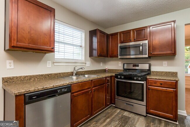 Building Photo - 6973 Foxmoor Way