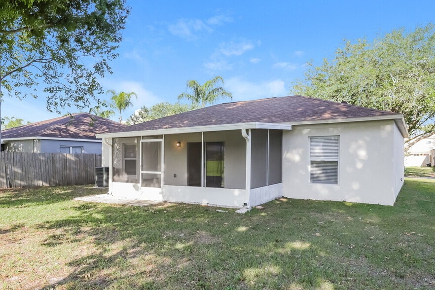 Building Photo - 12932 Kings Lake Dr