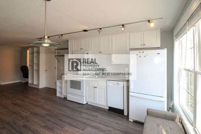 Building Photo - 93 Henry Law Ave