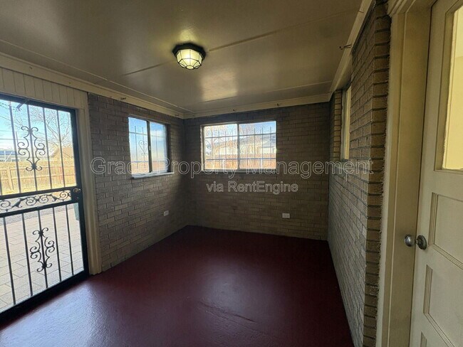 Building Photo - 3183 Vaughn St