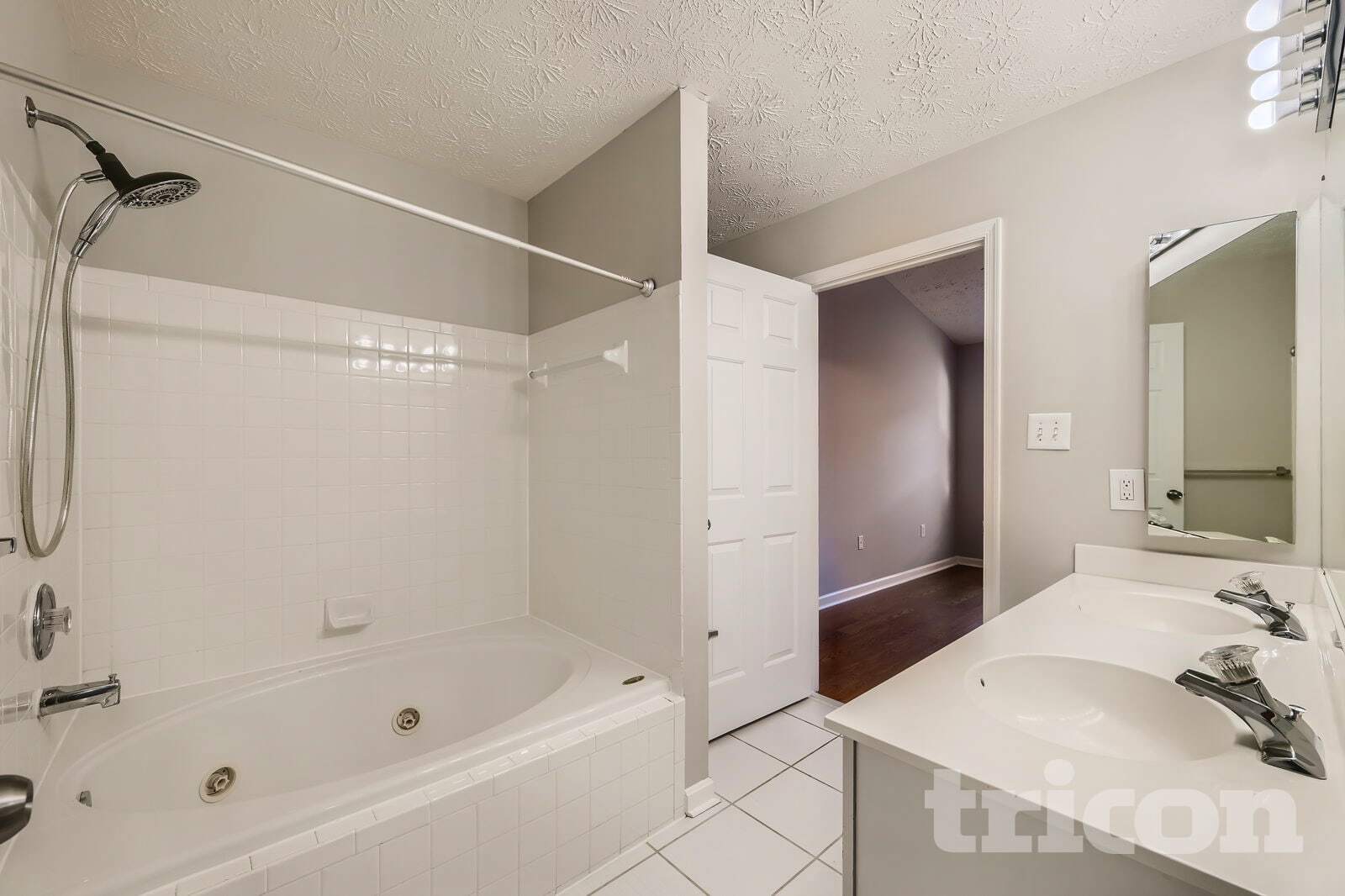 Building Photo - 8301 Water Lily Way