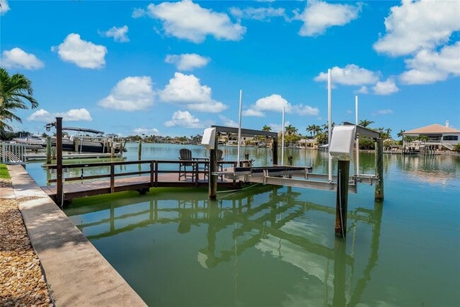 Building Photo - 10124 Yacht Club Dr