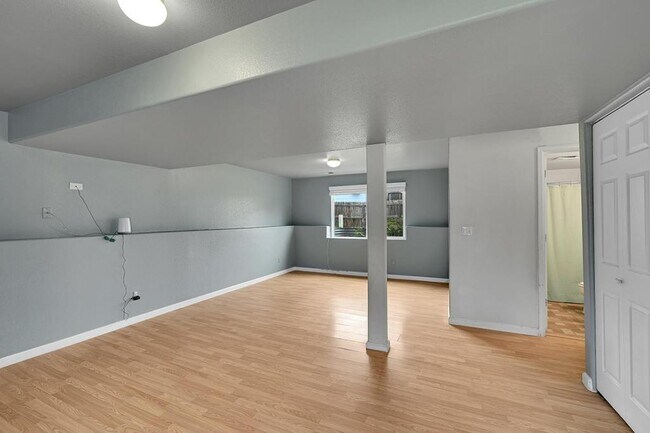 Building Photo - 2034 Buckeye Ave
