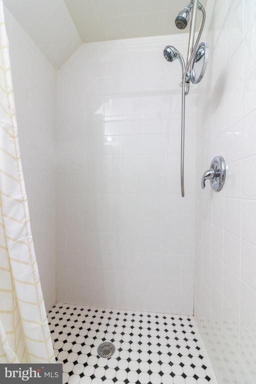 Building Photo - 4796 Gainsborough Dr