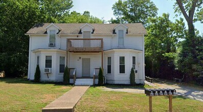 Building Photo - 809 Forest St