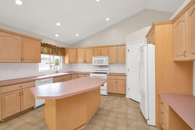 Building Photo - 2070 N 650 W