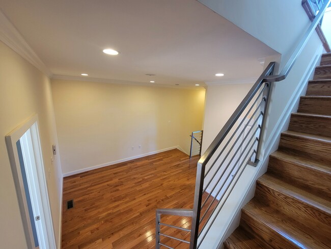 Building Photo - 127 Quincy Pl NE