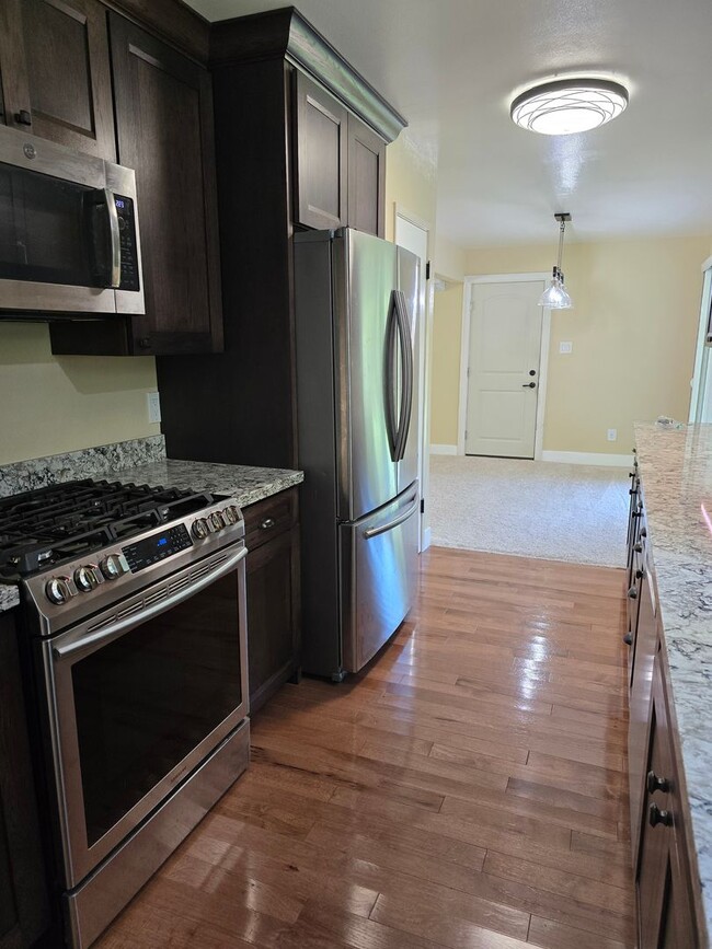 Building Photo - Beautiful Single Story Home