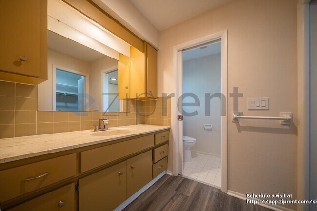 Building Photo - 468 Laurencin Dr