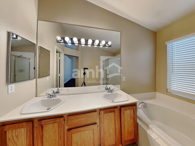 Building Photo - 1416 Bugle Boy Dr