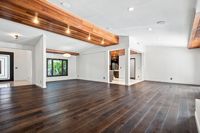 Building Photo - 3184 Dona Sarita Pl