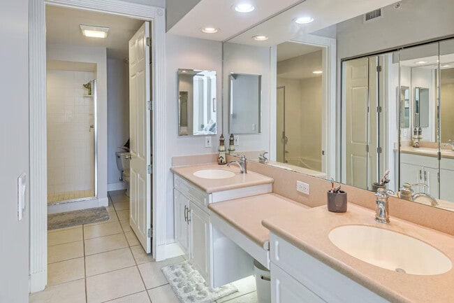 Building Photo - 4626 Harbour Village Blvd