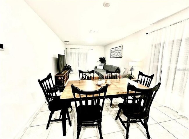 Building Photo - 1835 Weir Blvd