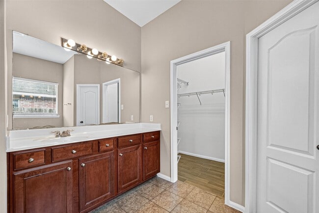 Building Photo - 16007 Hidden Manor Dr