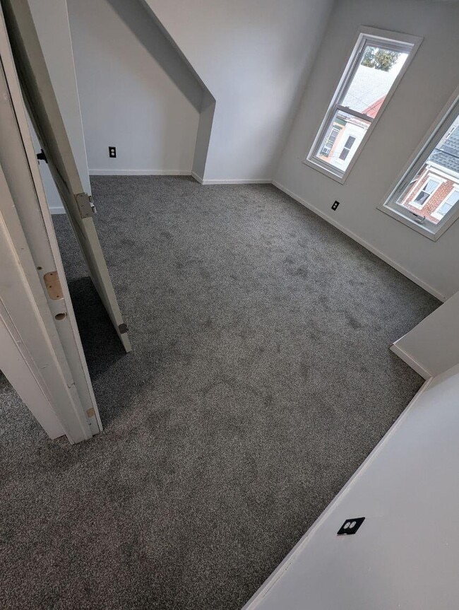 Building Photo - 312 S Penn St