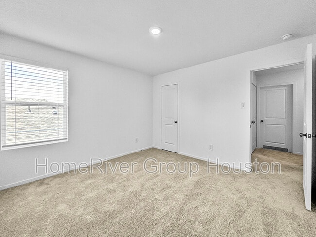 Building Photo - 5818 Starling Dr