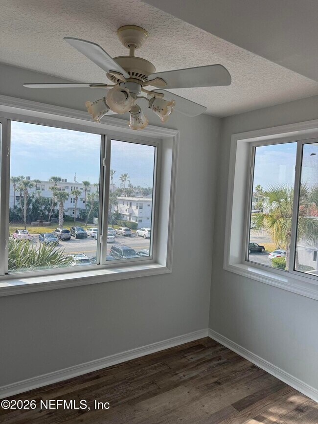 Building Photo - 201 10th St N