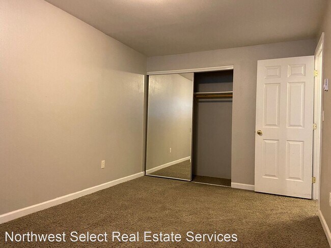 Building Photo - 420 E Sunset Way