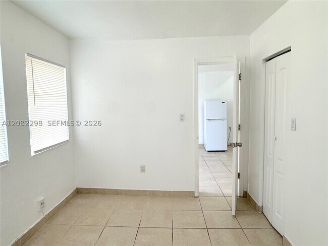 Building Photo - 5835 SW 4th St