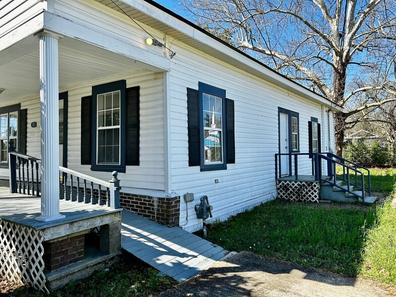 Building Photo - 721 N Texas St