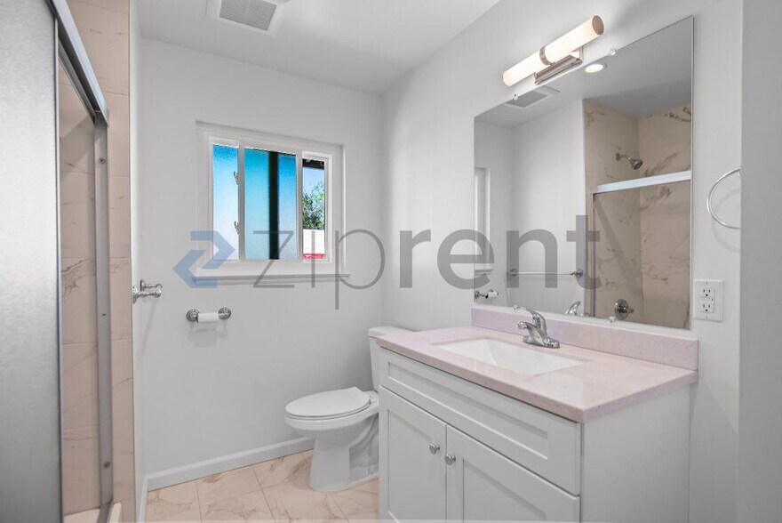 Building Photo - 138 Village Ct