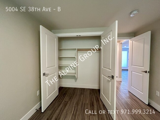 Building Photo - Updated 2 Bedroom near Reed College