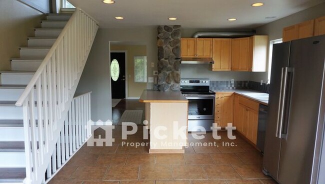 Building Photo - 3 Bedroom Poulsbo Farmhouse With Lots Of C...