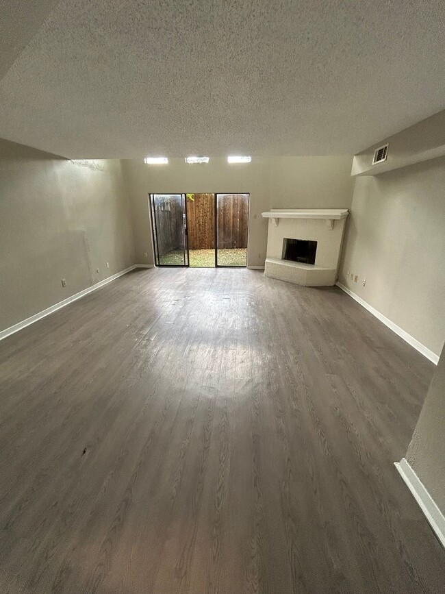 Building Photo - 7414 Fair Oaks Ave