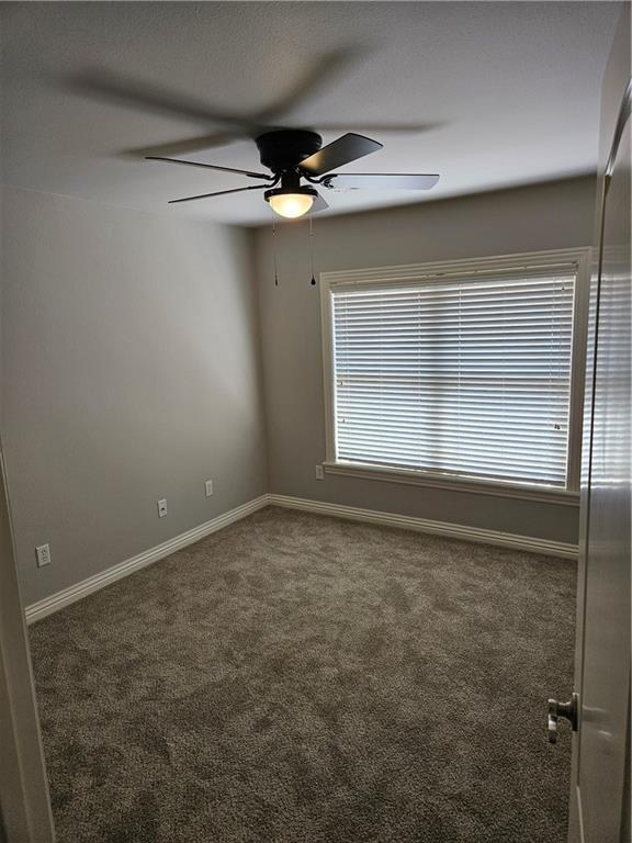 Building Photo - 3857 Edgewater Dr
